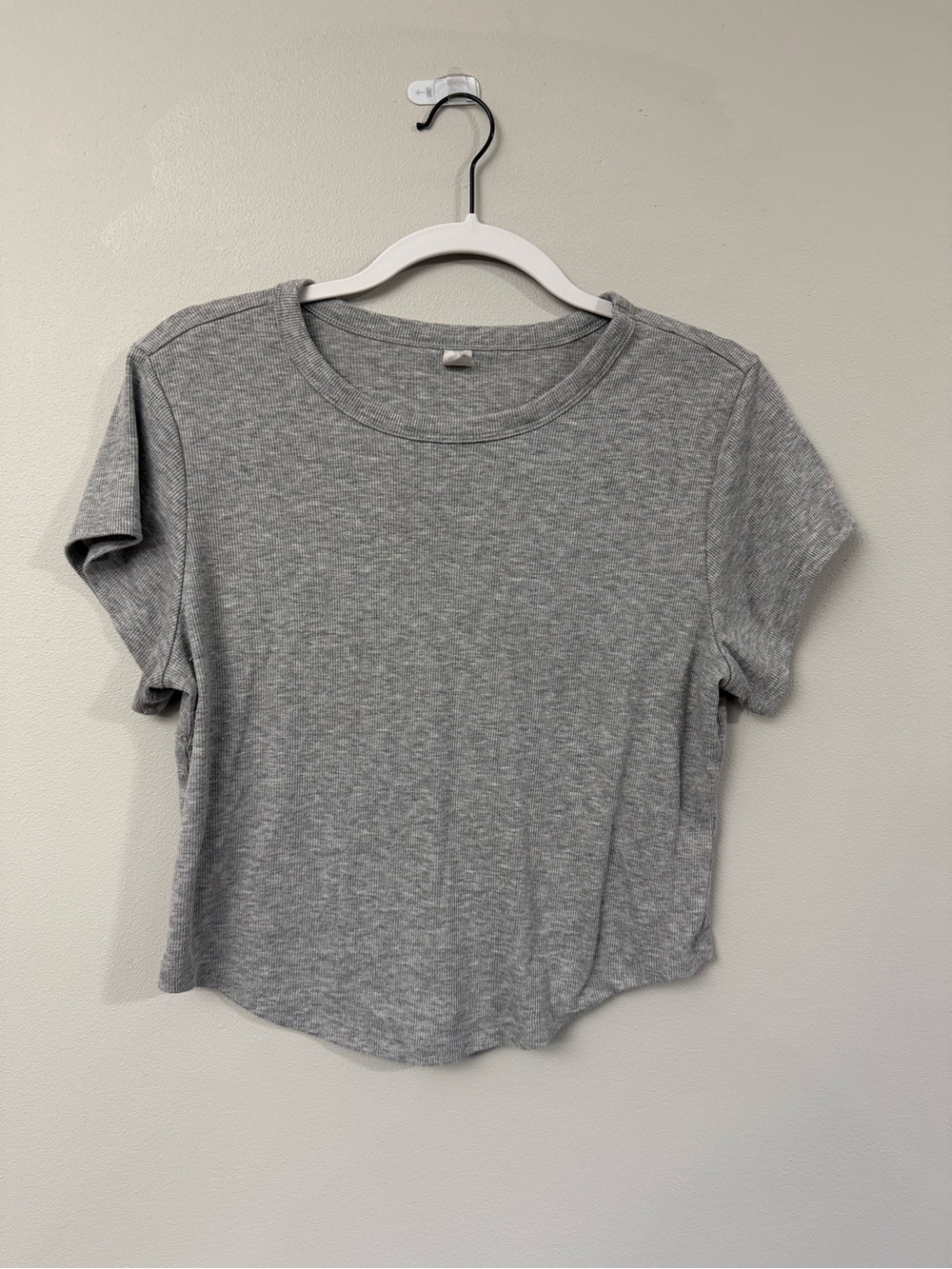 Old Navy Gray Cropped Crewneck Tee